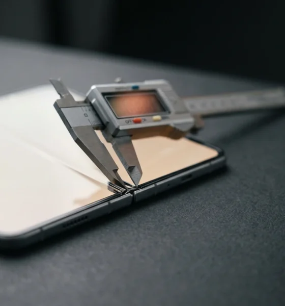 Samsung Galaxy Z Flip 8 leaked weight and thickness specs