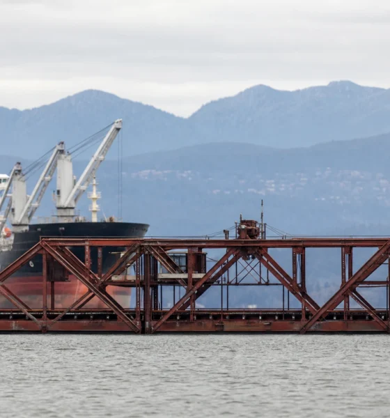 Vancouver rail bridge malfunction delays Canadian grain export ships