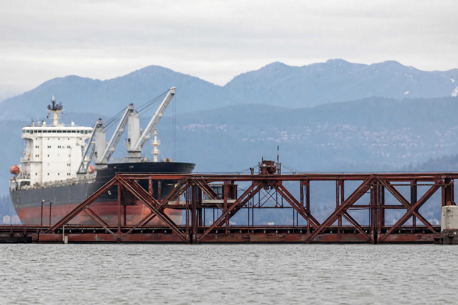 Vancouver rail bridge malfunction delays Canadian grain export ships
