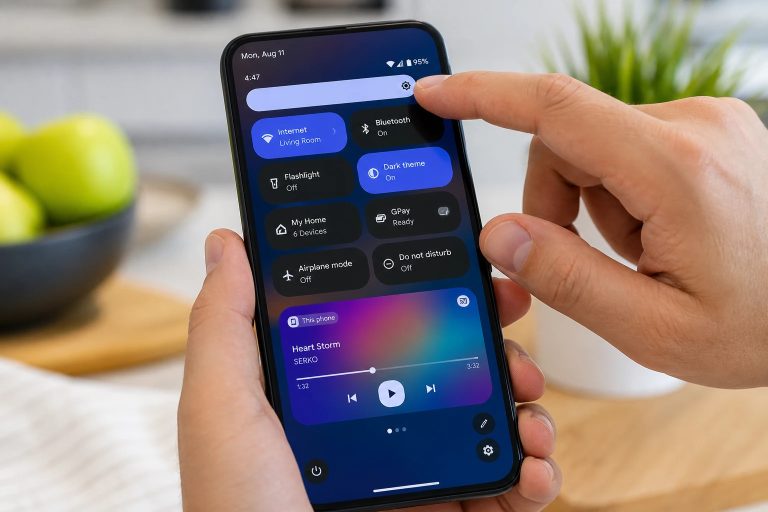 Android 17 QPR2 Beta 3 Pixel lockscreen blur Quick Settings